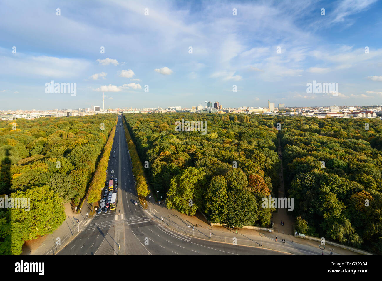 Vista dalla Colonna della Vittoria al centro citta', Parco Tiergarten nei colori dell'autunno, Germania, Berlino , Berlino Foto Stock