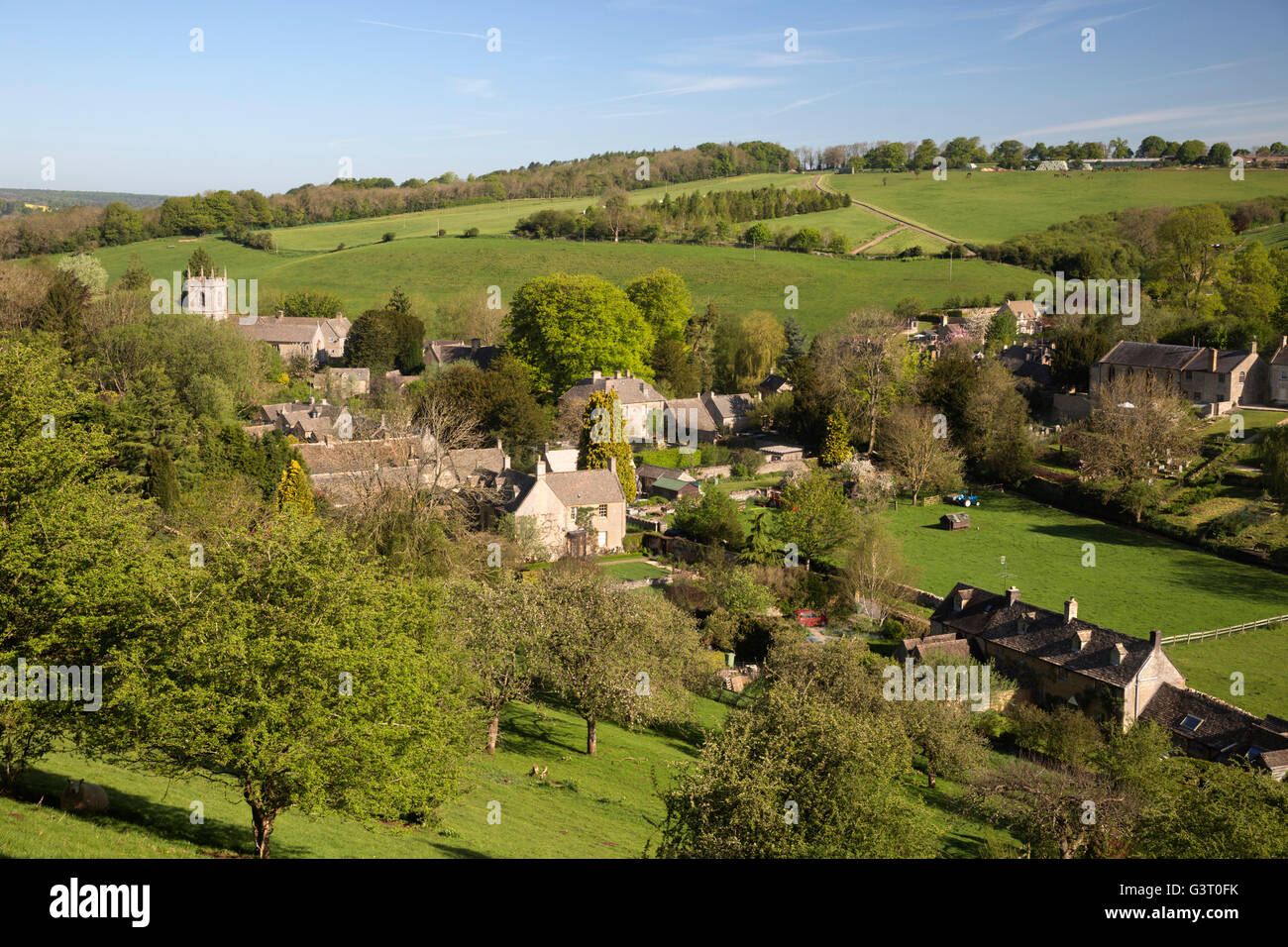 Vista sul villaggio Costwold, Naunton, Cotswolds, Gloucestershire, England, Regno Unito, Europa Foto Stock