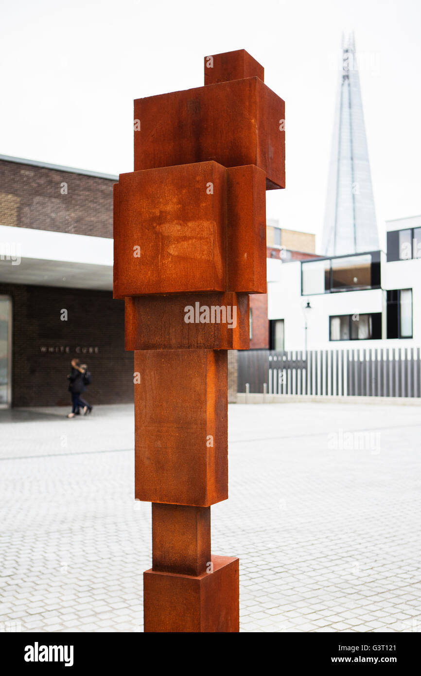 Una scultura fuori White Cube Gallery di entrata su Bermondsey Street, Londra Foto Stock
