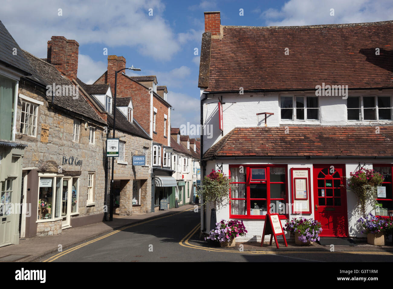 La signora Brown's Tea Room e vista lungo la strada di pecora, Shipston on Stour, Warwickshire, Inghilterra, Regno Unito, Europa Foto Stock