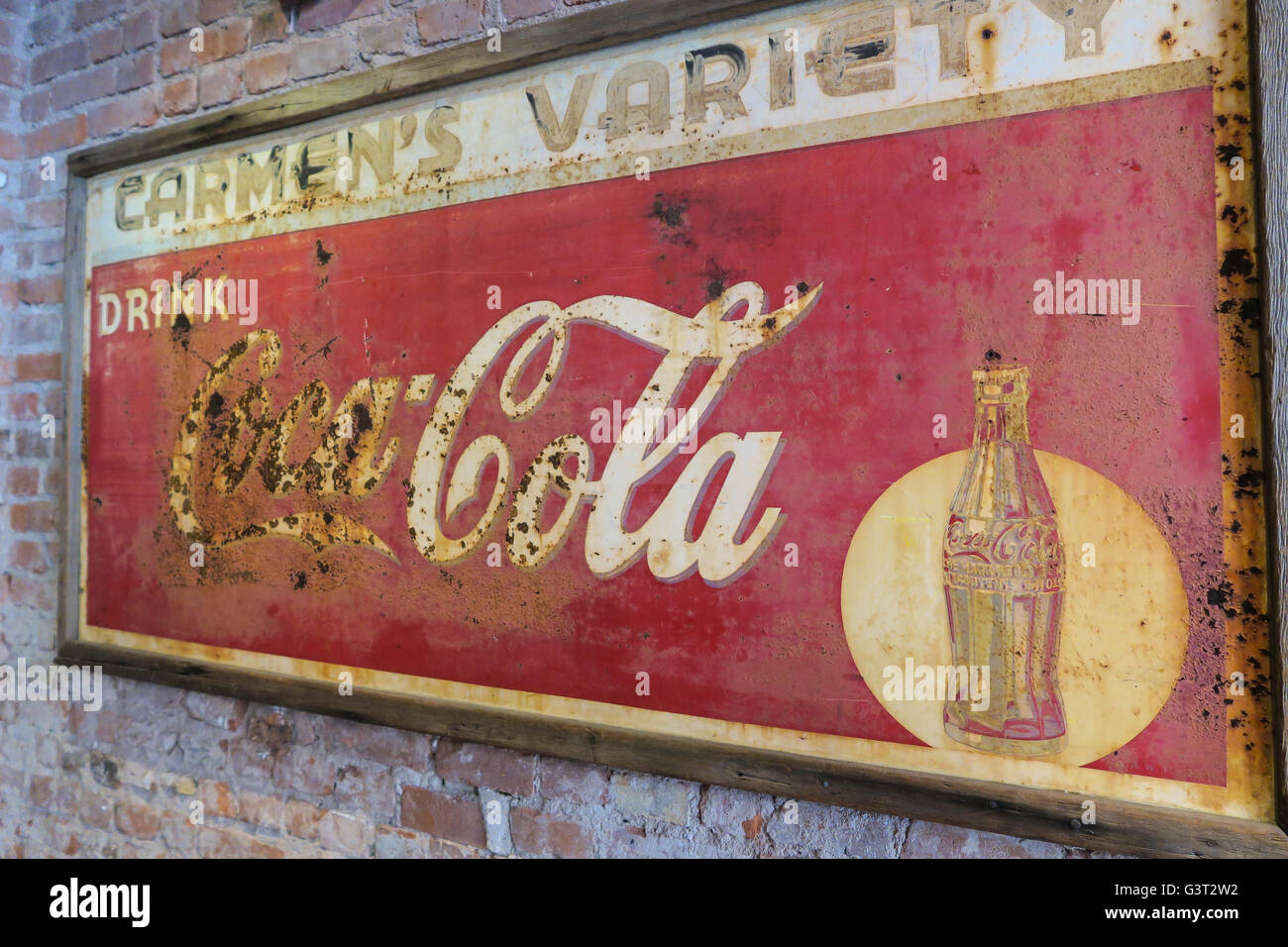 Vintage Weathered Coca-Cola segno, STATI UNITI D'AMERICA Foto Stock