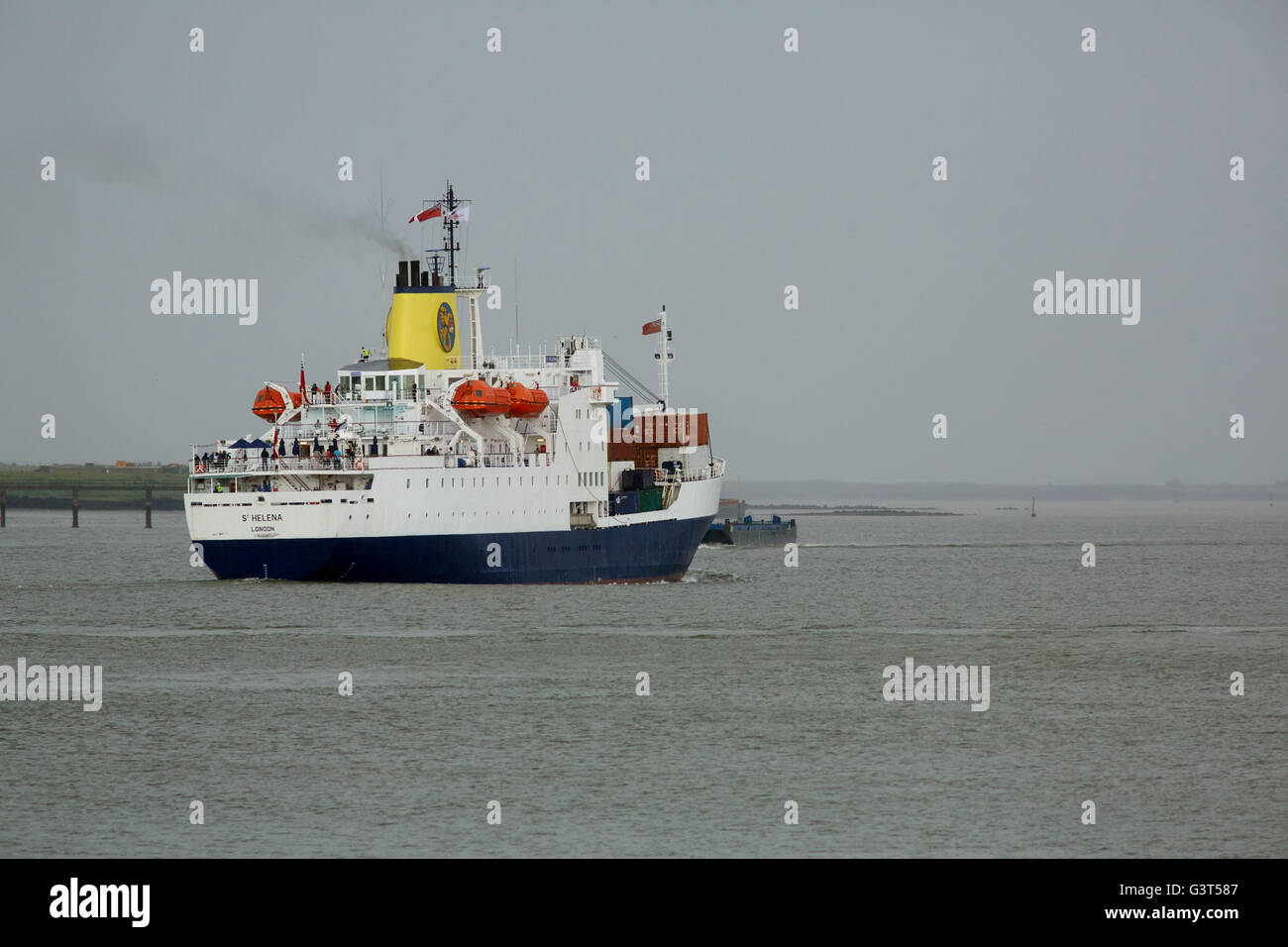 Tilbury, Londra, Regno Unito. 14 giugno 2016. L'RMS St Helena lascia Londra per il suo ultimo viaggio a St Helena Island. Il nuovo aeroporto sull'isola segna il ritiro delle navi mercantili di linea che è entrato in servizio nel 1990. Credito: Steve Hickey/Alamy Live News Foto Stock