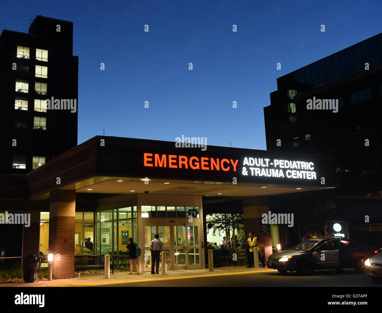 Virginia, Stati Uniti d'America. 14 Giugno, 2016. Foto scattata a giugno 14, 2016 mostra il centro di emergenza di Inova Fairfax Hospital dove 7 persona infortunata sono stati ricoverati in Virginia, Stati Uniti. Un incidente stradale è accaduto per una gita in autobus che trasportano 17 cittadini cinesi, lasciando almeno un morto e diversi altri feriti. © Bao Dandan/Xinhua/Alamy Live News Foto Stock