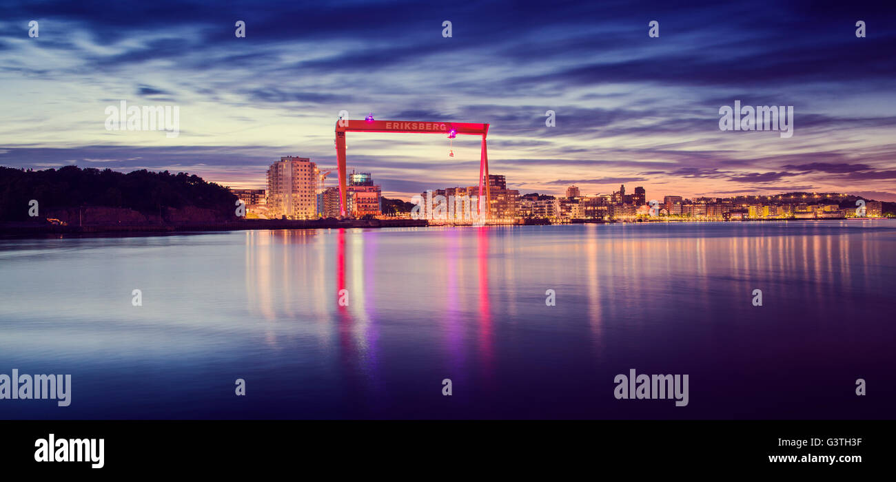 La Svezia, Vastra Gotaland, Göteborg, illuminato città al crepuscolo Foto Stock