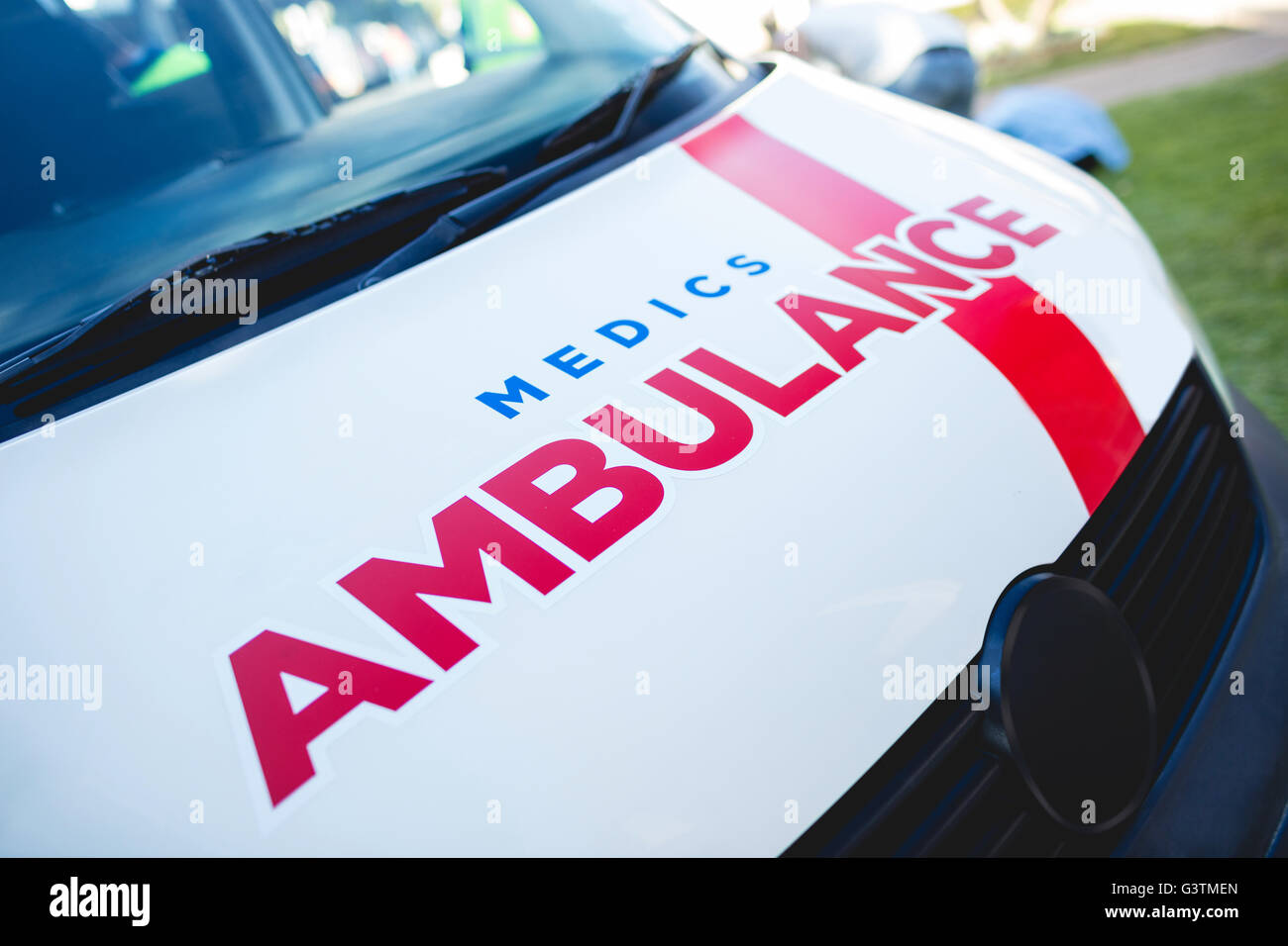 Fotografia della parte anteriore di una ambulanza Foto Stock