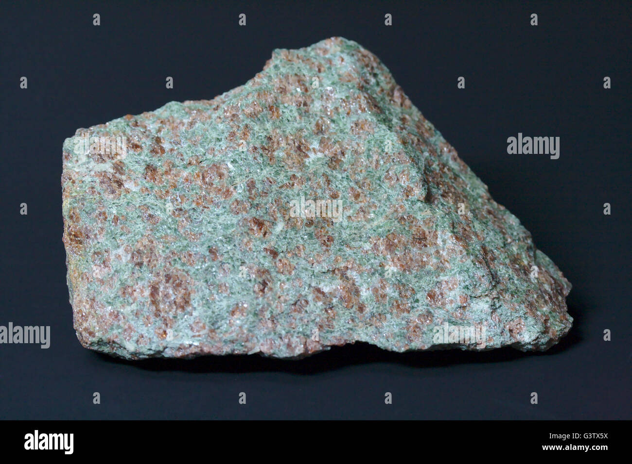 Eclogite, alta pressione roccia metamorfica, campione 11 cm di larghezza, da Nordfjord, Norvegia Foto Stock