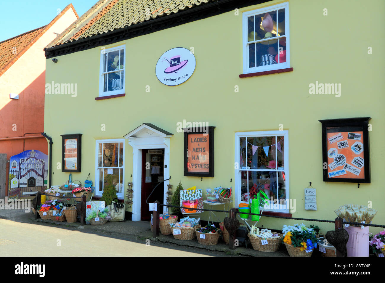 Burnham Mercato, Casa Pentney Hat Shop, XVIII secolo negozi, Norfolk, Inghilterra villaggi villaggio Foto Stock