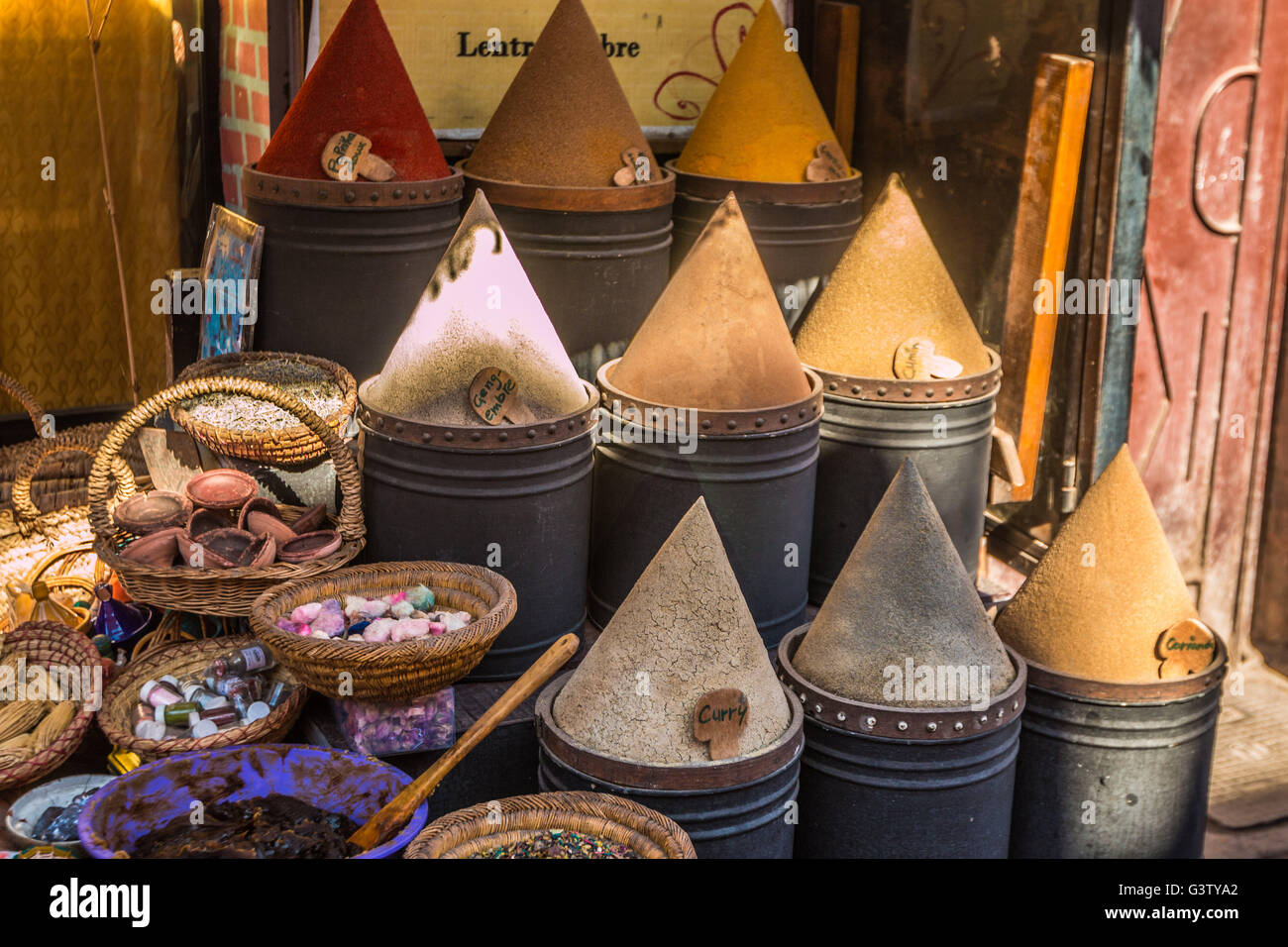 Medio spezie orientali in Marrakech Marocco Foto Stock