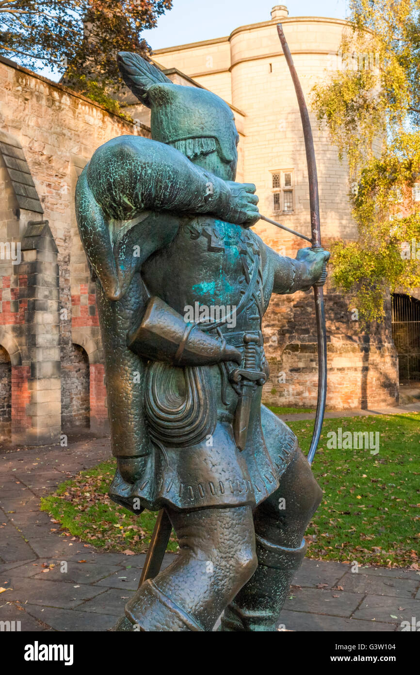 La statua di Robin Hood, Nottingham Castle, Nottingham, Inghilterra, Regno Unito Foto Stock