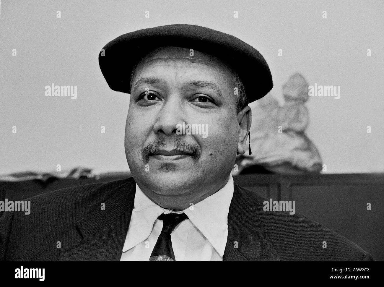 Michael Harper, poeta americano e appassionato di jazz di cui la poesia è stata declinata da jazz & ispirate dalla storia è morto il 7 maggio 2016 in Rhinebeck New York, all'età 78. Egli ha insegnato a generazioni di studenti alla Brown University dal 1970 al 2013 e stato di Rhode Island il primo poeta laureato. Egli ha pubblicato 15 libri di poesia su una carriera illustre, cominciando con "Caro John, cari Coltrane" nel 1970 che è stato nominato per un National Book Award. Foto Stock
