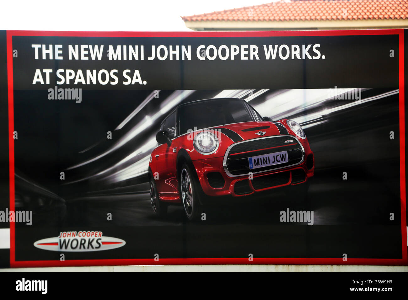 Atene Grecia cartelloni pubblicitari la nuova MINI John Cooper Works Foto Stock