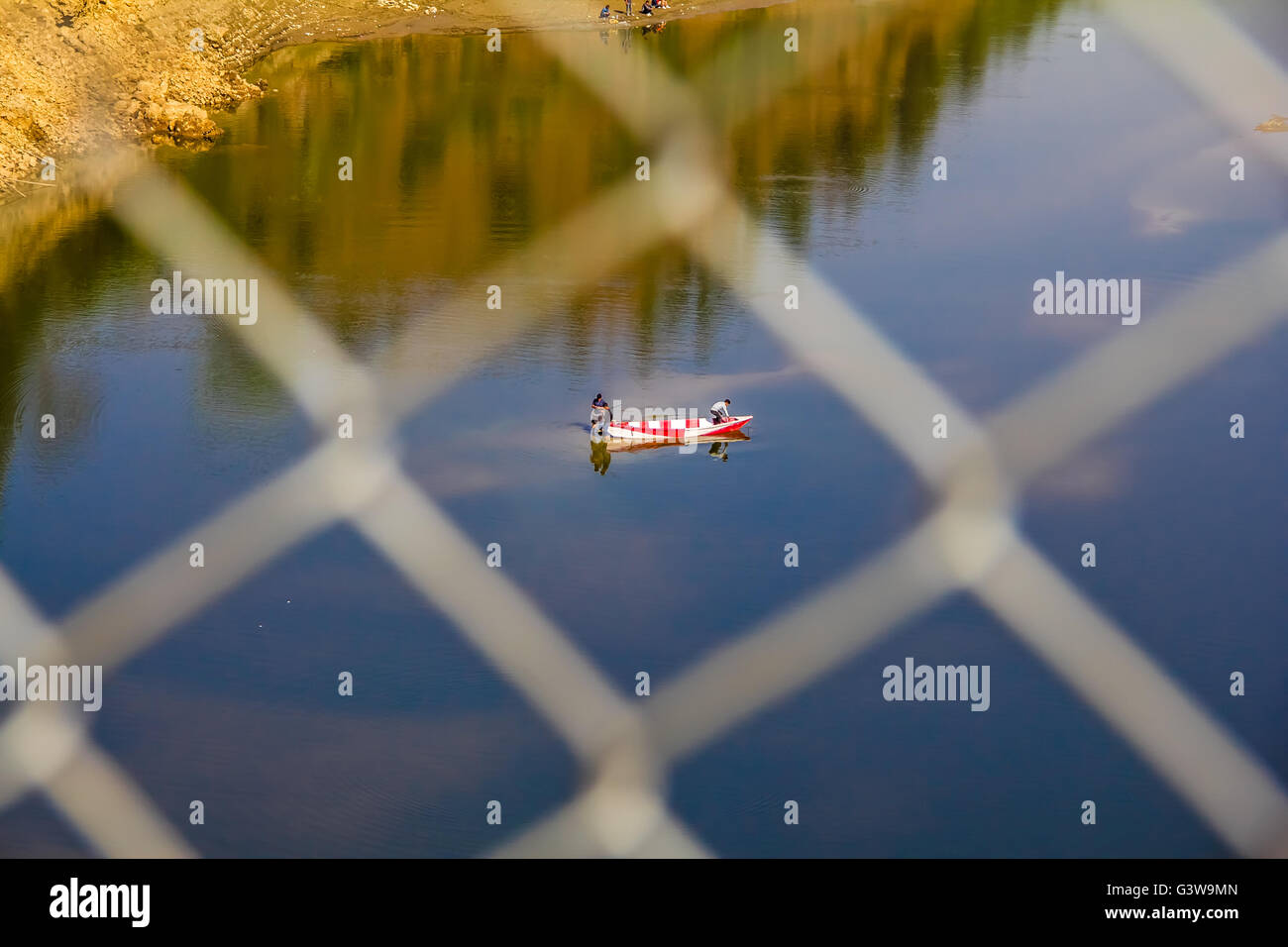 Rompere le barre, andare per l'avventura, troverete a causa di barre possono non tenere mai è delimitata. Foto Stock