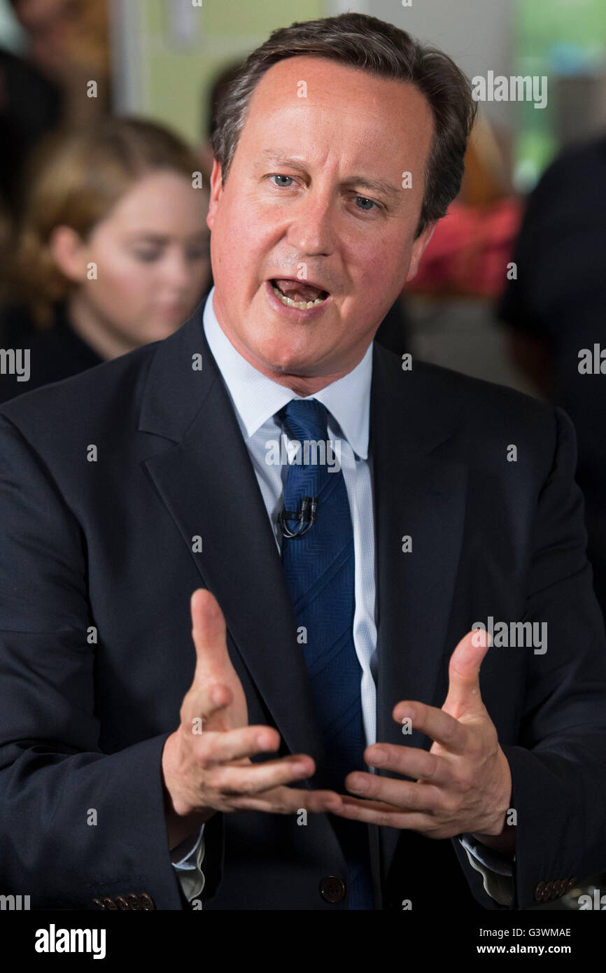 David Cameron il Primo Ministro del Regno Unito e il Partito Conservatore Leader parla a un dibattito sull' Unione europea. Foto Stock