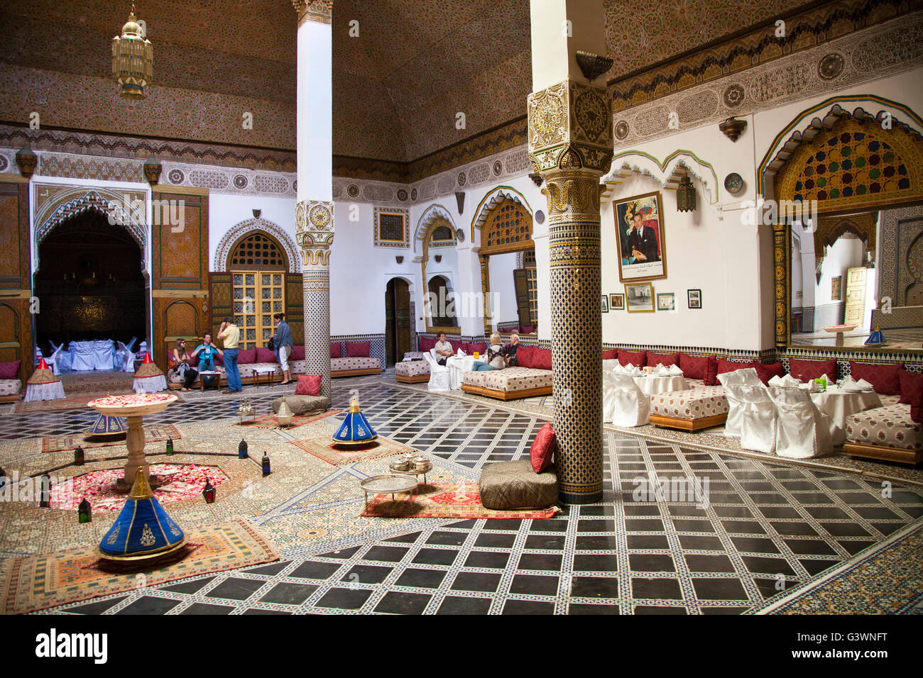 Dar Menebhi Palace Restaurant in Fez ( Fes Fas ) città patrimonio UNESCO sito in Marocco, Africa Foto Stock