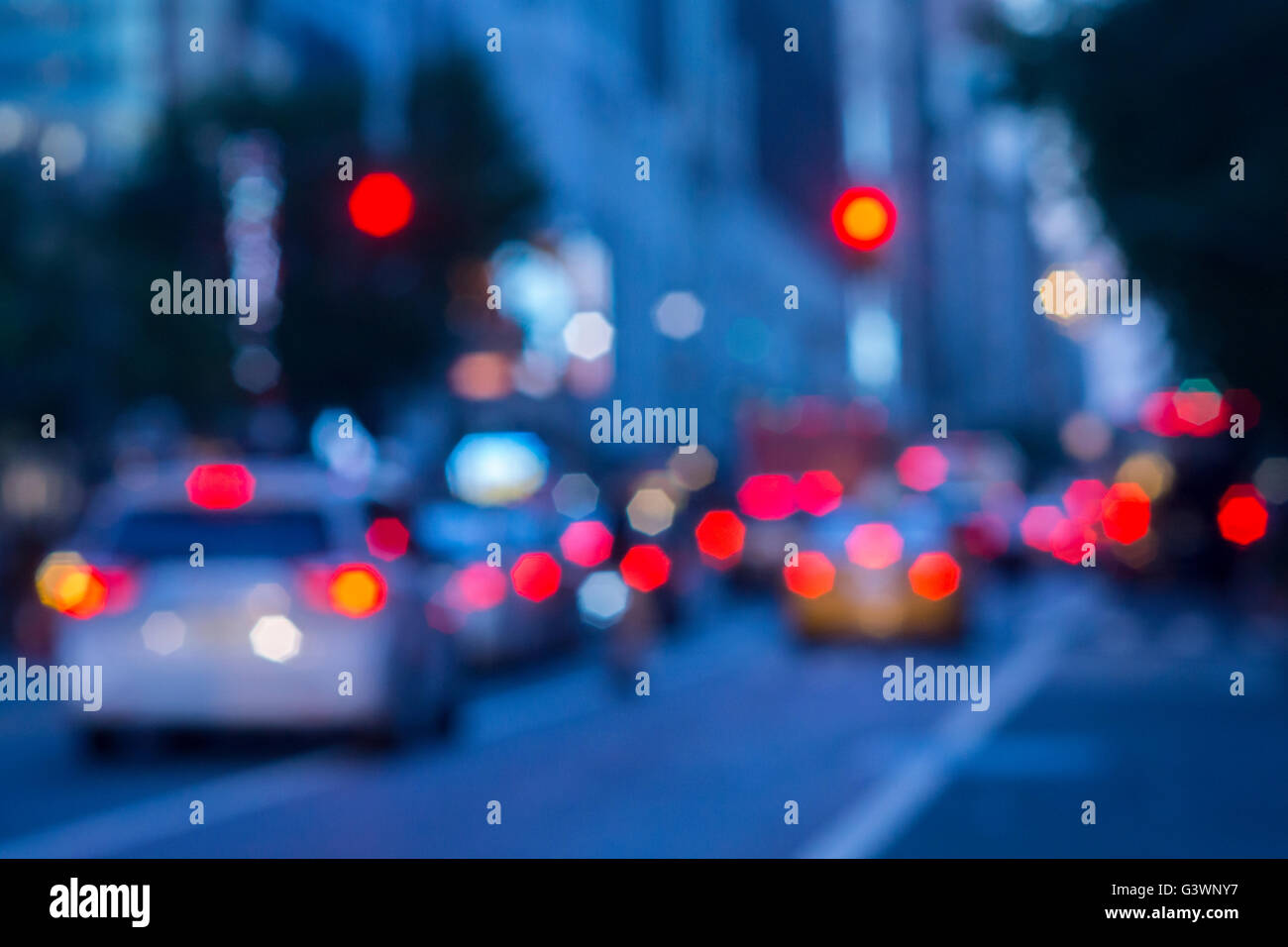 Traffico sfocati in New York Martedì, 7 giugno 2016. (© Richard B. Levine) Foto Stock