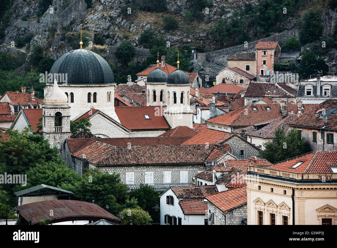 Città vecchia di Kotor e St Nicholas Chiesa Othodox, Montenegro Foto Stock
