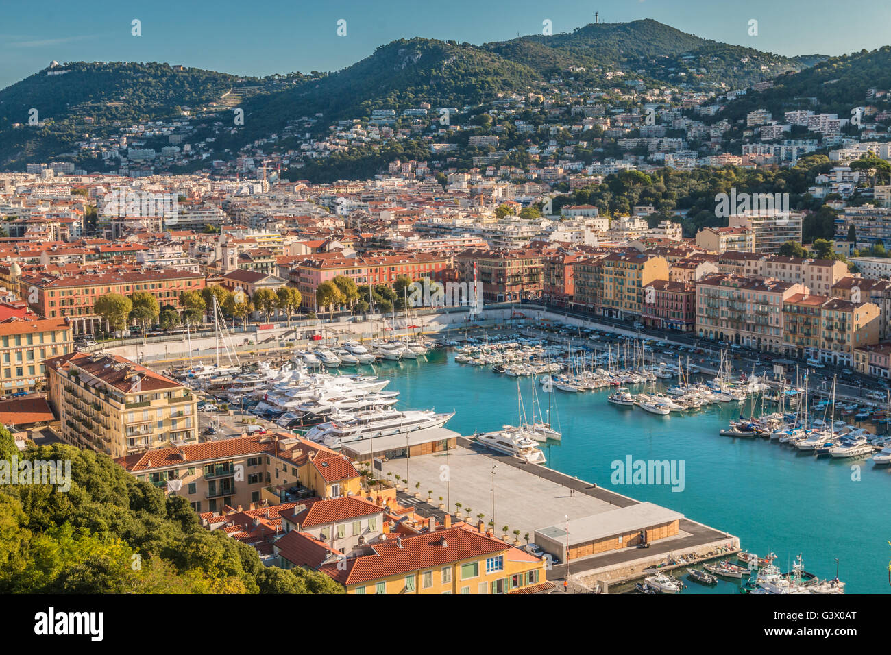 Vista del porto di Nizza nel sud della Francia Foto Stock