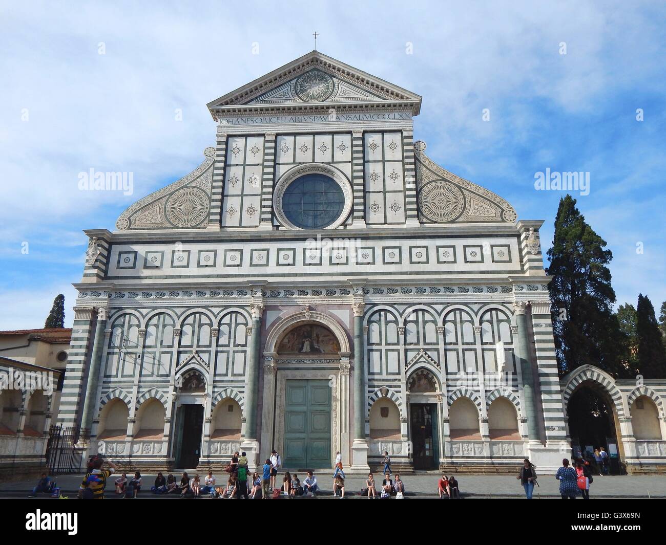 La chiesa gotica di Santa Maria Novella a Firenze - Toscana / Italia era famoso per il suo splendido marmo bianco e nero della facciata - Aprile 2016 | Utilizzo di tutto il mondo Foto Stock