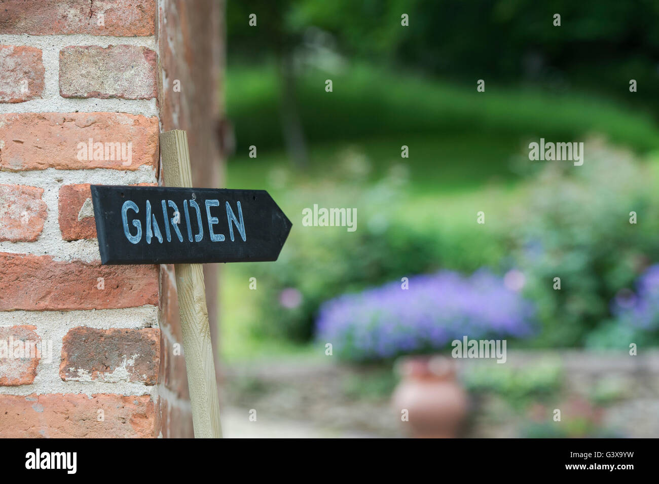 Segno del giardino. Cotswolds, Inghilterra Foto Stock