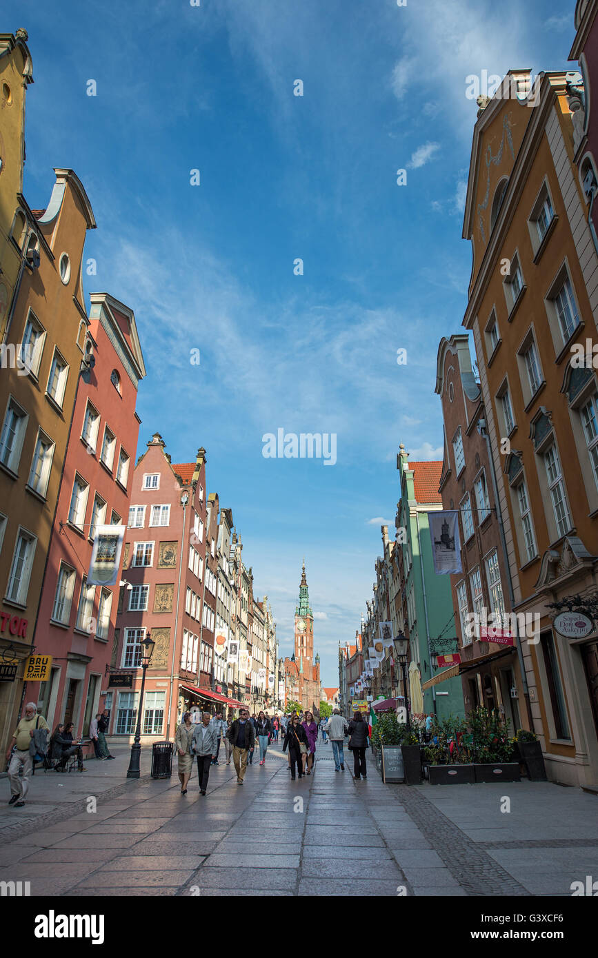 I turisti nel lungo Market street in gdansk Foto Stock