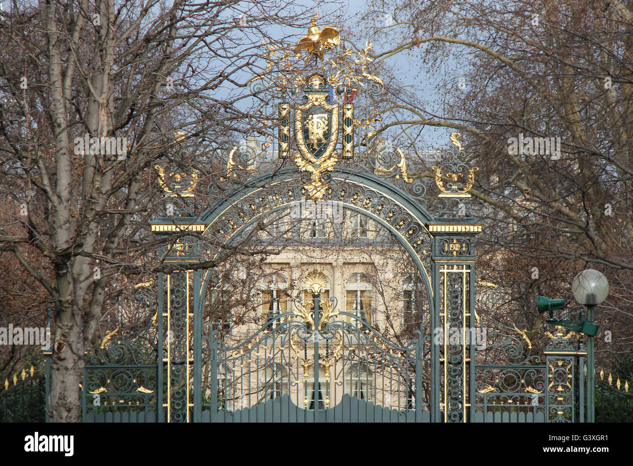 Il gate del Elysée Palace a Parigi (Francia). Foto Stock