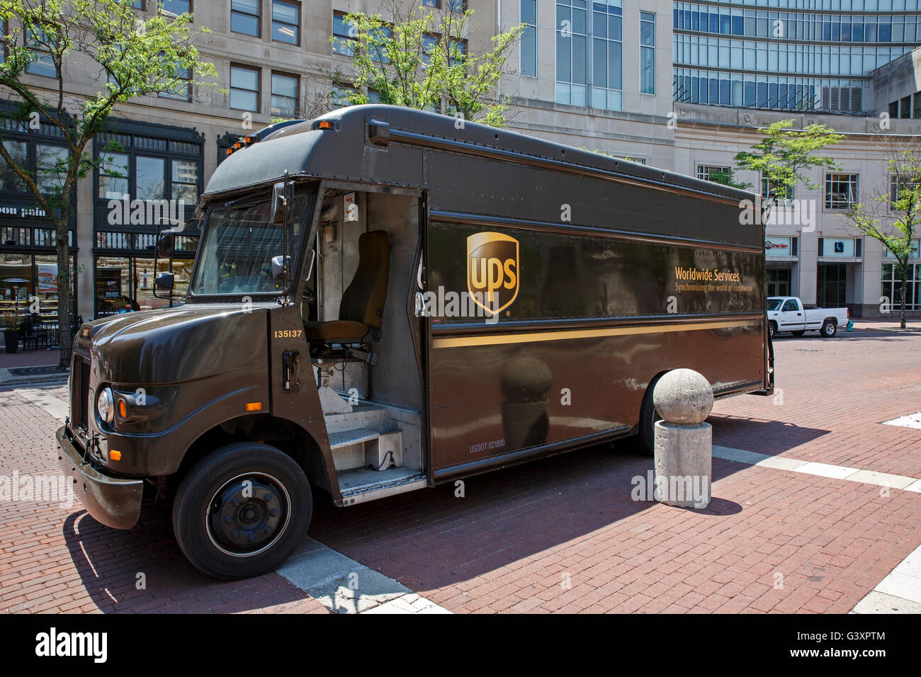 UPS carrello su Monument Circle, Indianapolis, Indiana. Foto Stock