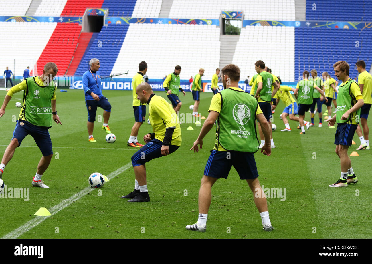 Lione, Francia. Il 15 giugno, 2016. Aprire la sessione di formazione dell'Ucraina nazionale di calcio prima di UEFA EURO 2016 partita contro N.Irlanda. Stade de Lyon, Lione, Francia. Credito: Oleksandr Prykhodko/Alamy Live News Foto Stock