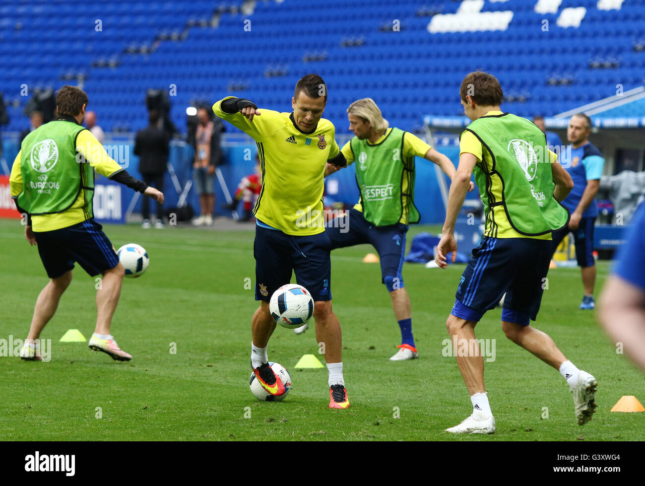 Lione, Francia. Il 15 giugno, 2016. Aprire la sessione di formazione dell'Ucraina nazionale di calcio prima di UEFA EURO 2016 partita contro N.Irlanda. Stade de Lyon, Lione, Francia. Credito: Oleksandr Prykhodko/Alamy Live News Foto Stock