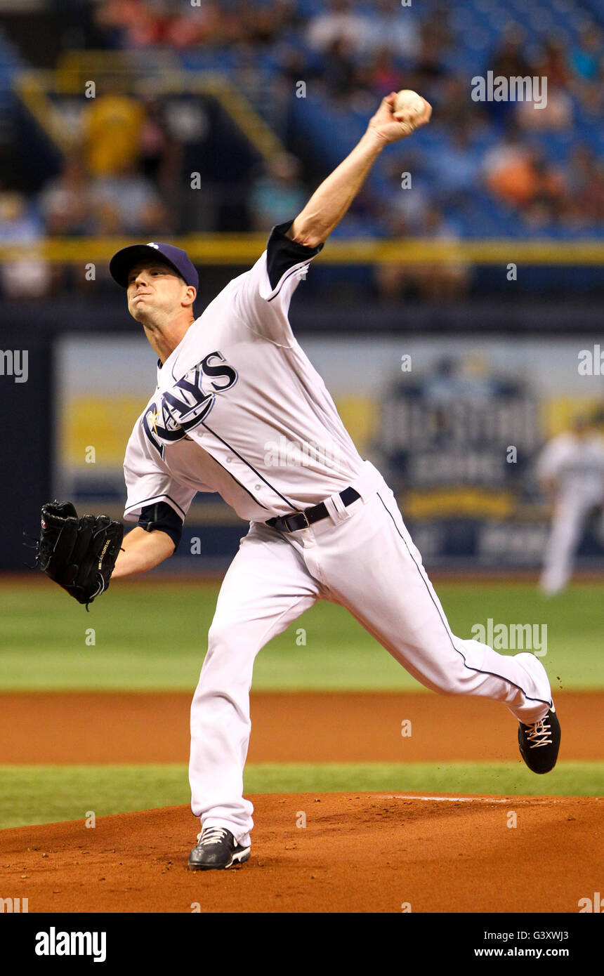 San Pietroburgo, Florida, Stati Uniti d'America. Il 15 giugno, 2016. Sarà VRAGOVIC | Orari.Tampa Bay Rays a partire lanciatore Drew Smyly (33) gettando nel primo inning di gioco tra i Seattle Mariners e il Tampa Bay Rays a Tropicana in Campo San Pietroburgo, Fla. Mercoledì, 15 giugno 2016. © sarà Vragovic/Tampa Bay volte/ZUMA filo/Alamy Live News Foto Stock