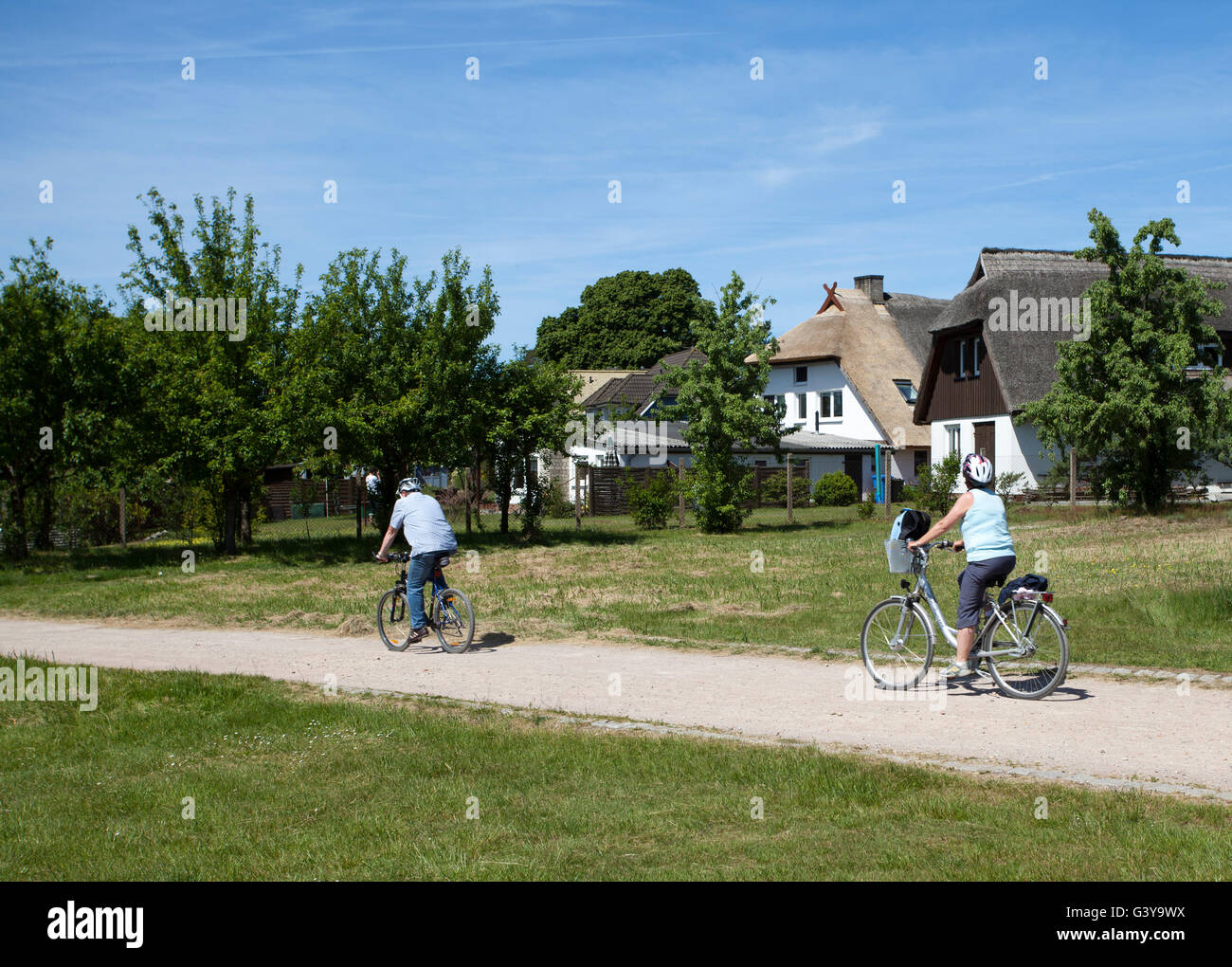 Casa di paglia sulla Ostseeradfernweg percorso ciclabile, Meclemburgo-Pomerania Occidentale Foto Stock
