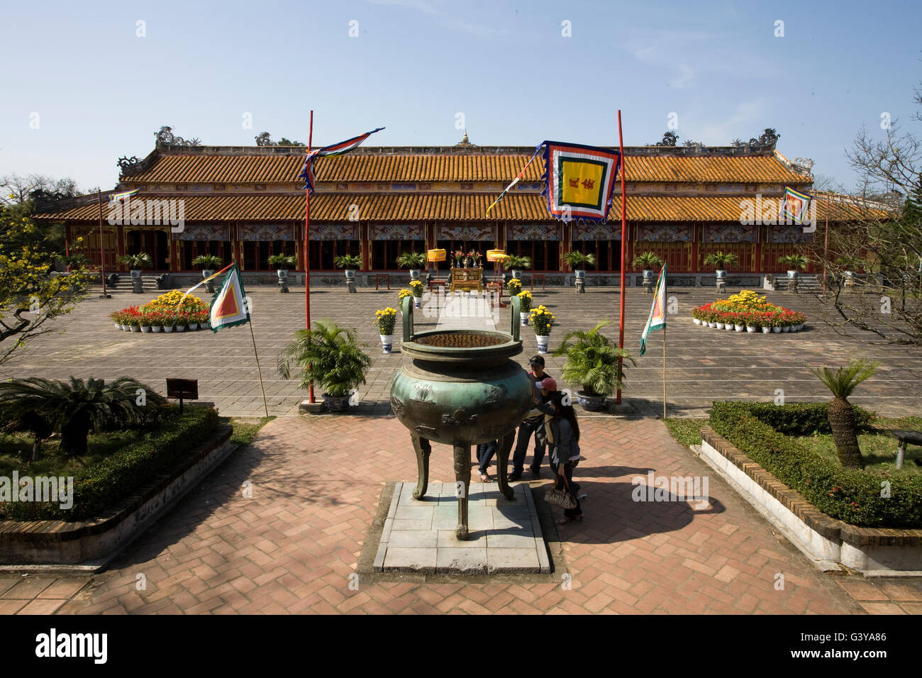 Urne di bronzo per il dominio della dinastia Nguyen imperatori, cittadella di Hué, Vietnam, Asia sud-orientale, Asia Foto Stock