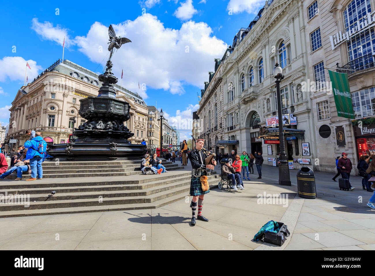 Londra, 17 APR: la fontana a Piccadilly Circus il Apr 17, 2016 a Londra Foto Stock
