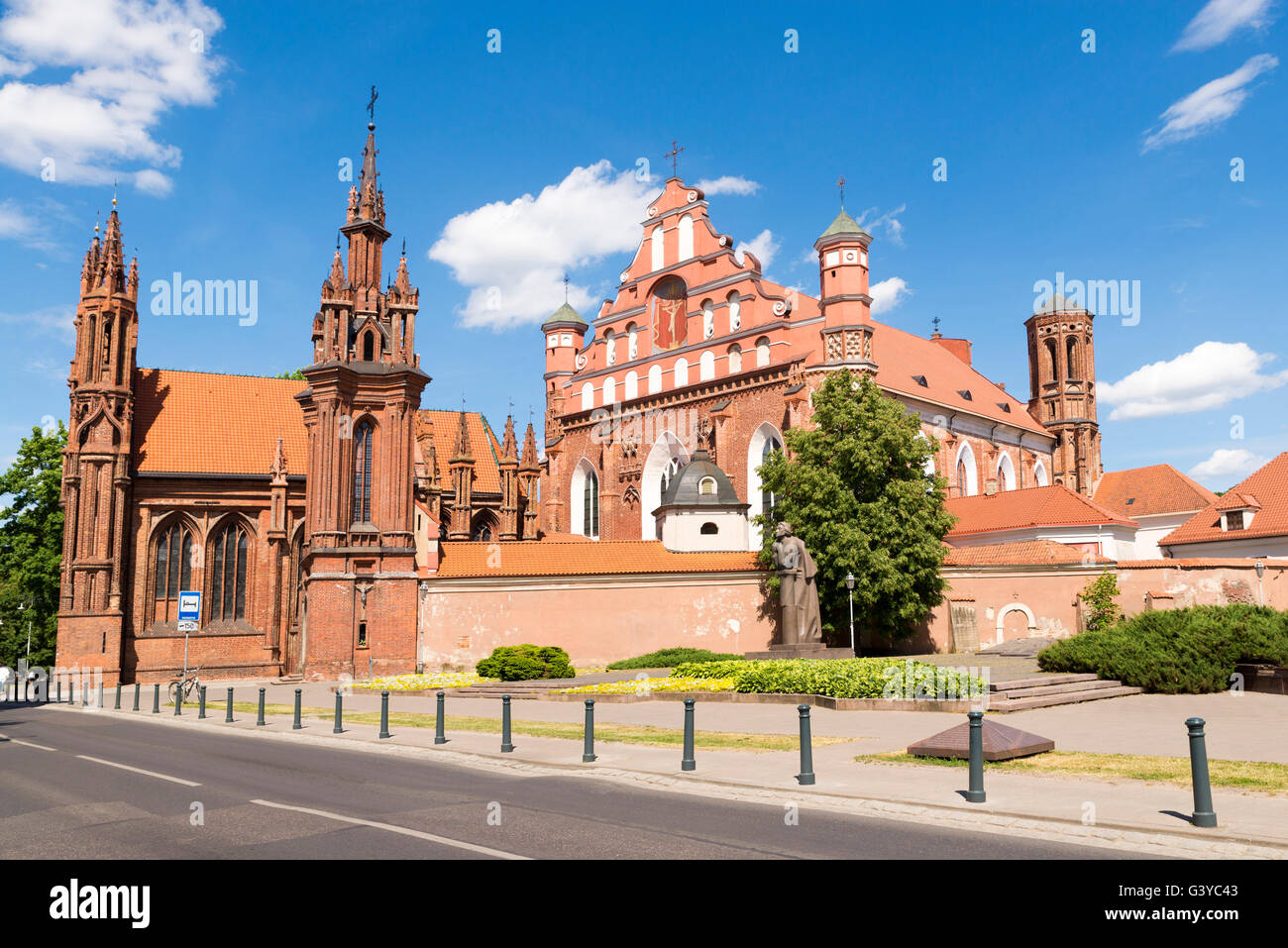 Chiesa di Sant'Anna e i santi Francesco e Bernardino Chiesa di Vilnius, Lituania. Foto Stock