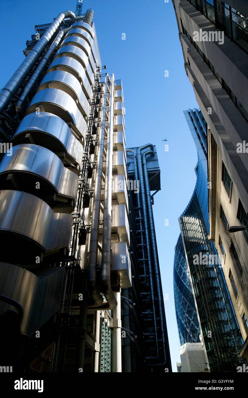 Lloyd s di Londra e Willis edifici, progettato da Richard Rogers, il quartiere finanziario, la città di Londra, Inghilterra, Regno Unito, GB, Europa Foto Stock