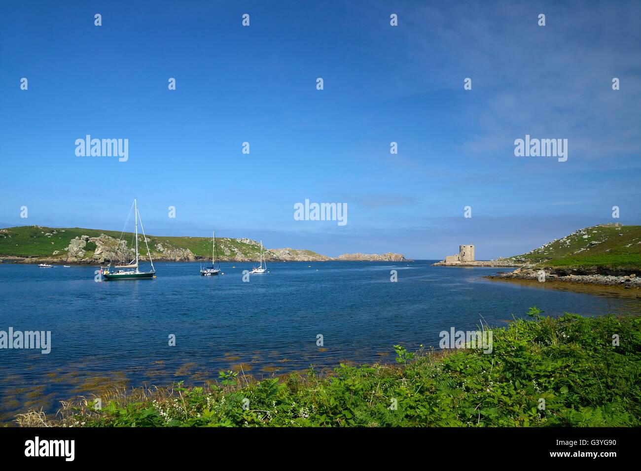 Cromwell's Castle in estate il sole, Isola di Tresco, isole Scilly, Cornwall, Regno Unito, GB Foto Stock