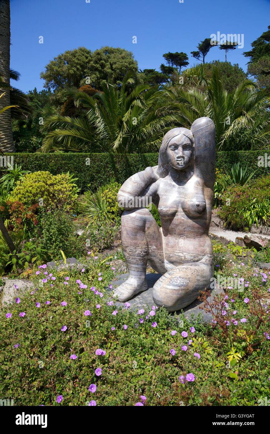 Gaia scultura, da David Wynne, Abbey Gardens, Isola di Tresco, isole Scilly, Cornwall, Regno Unito, GB Foto Stock
