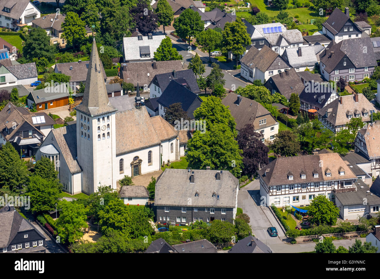 Vista aerea, San Cristoforo, Chiesa in Hirschberg, Hirschberg, Warstein, regione di Sauerland, Renania settentrionale-Vestfalia, Foto Stock