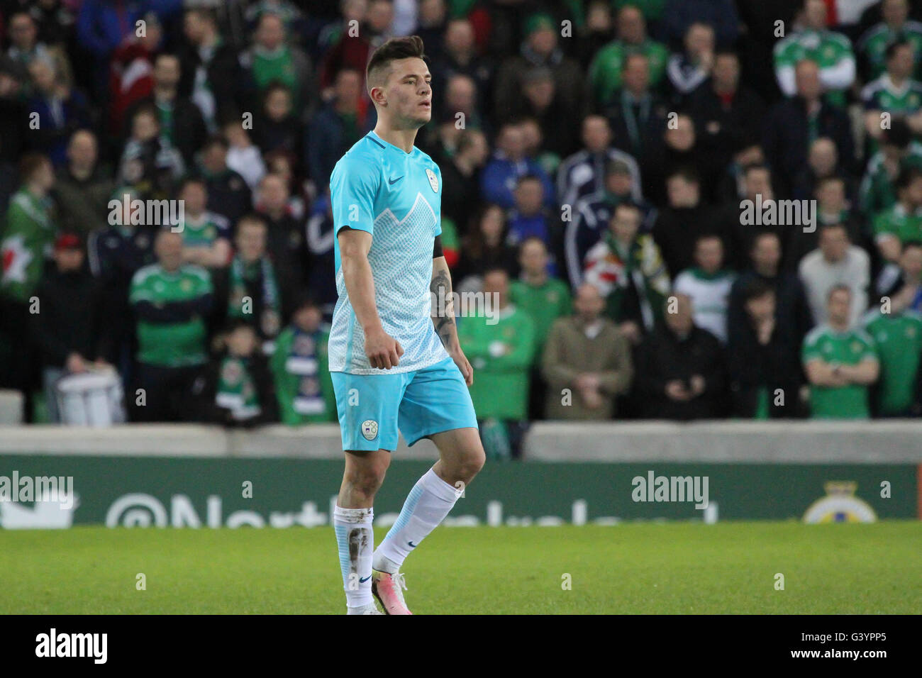 Belfast, Irlanda del Nord - 28 Marzo 2016. Irlanda del Nord 1 La Slovenia 0 (gentile). Benjamin Verbic (21) Slovenia. Foto Stock