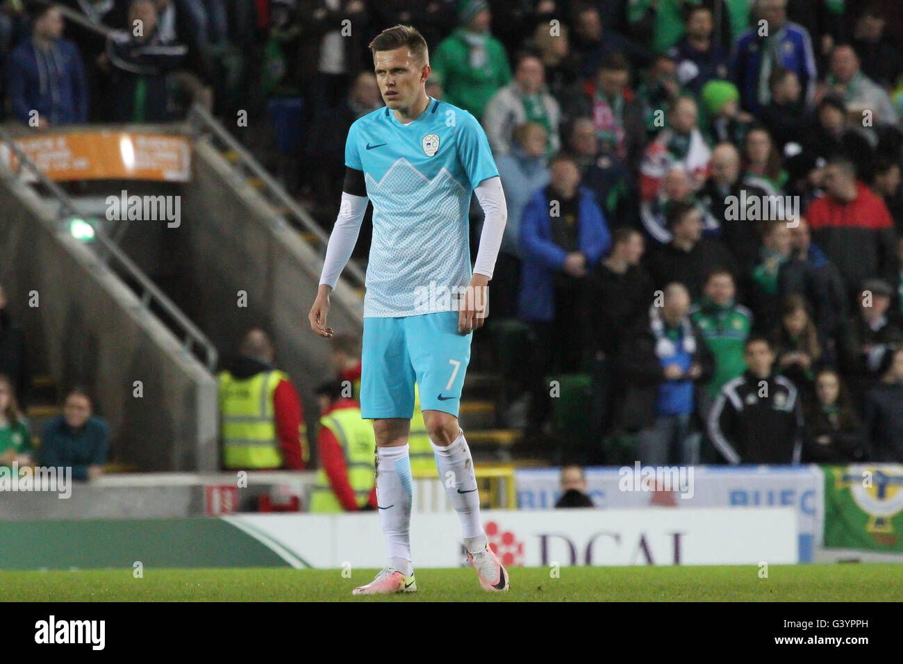 Belfast, Irlanda del Nord - 28 Marzo 2016. Irlanda del Nord 1 La Slovenia 0 (gentile). Josip Ilicic (7) la Slovenia. Foto Stock