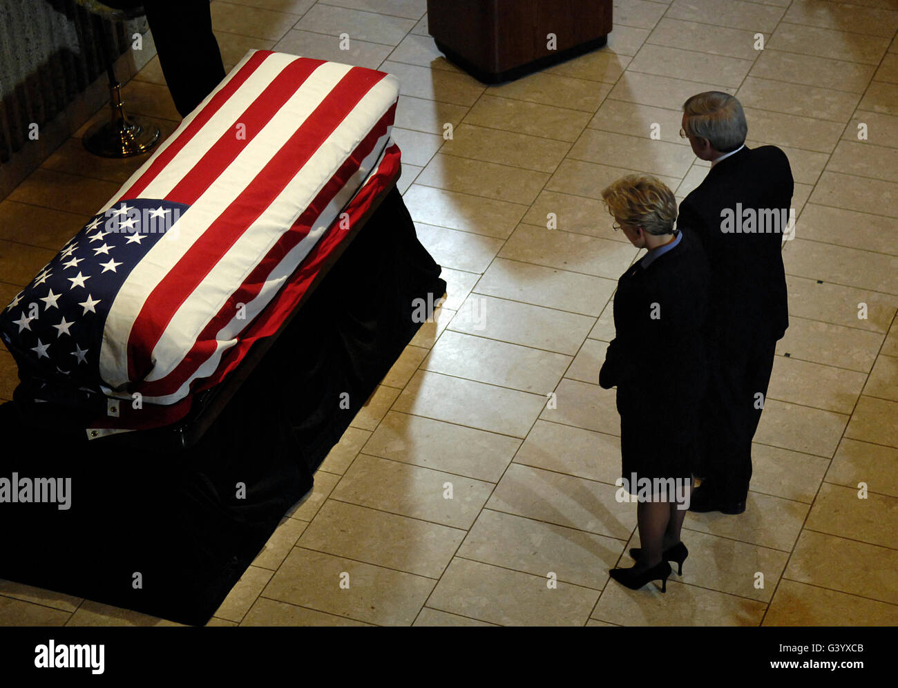 Egli scrigno di ex presidente Gerald Ford è osservata durante un memoriale. Foto Stock