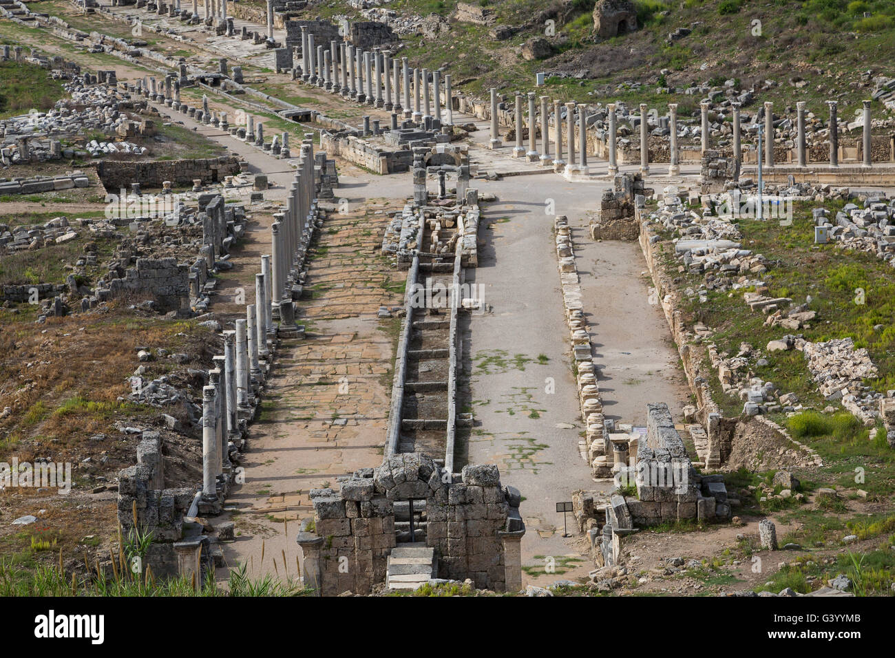 Le rovine della città romana di Perge, a Antalya, in Turchia. Foto Stock