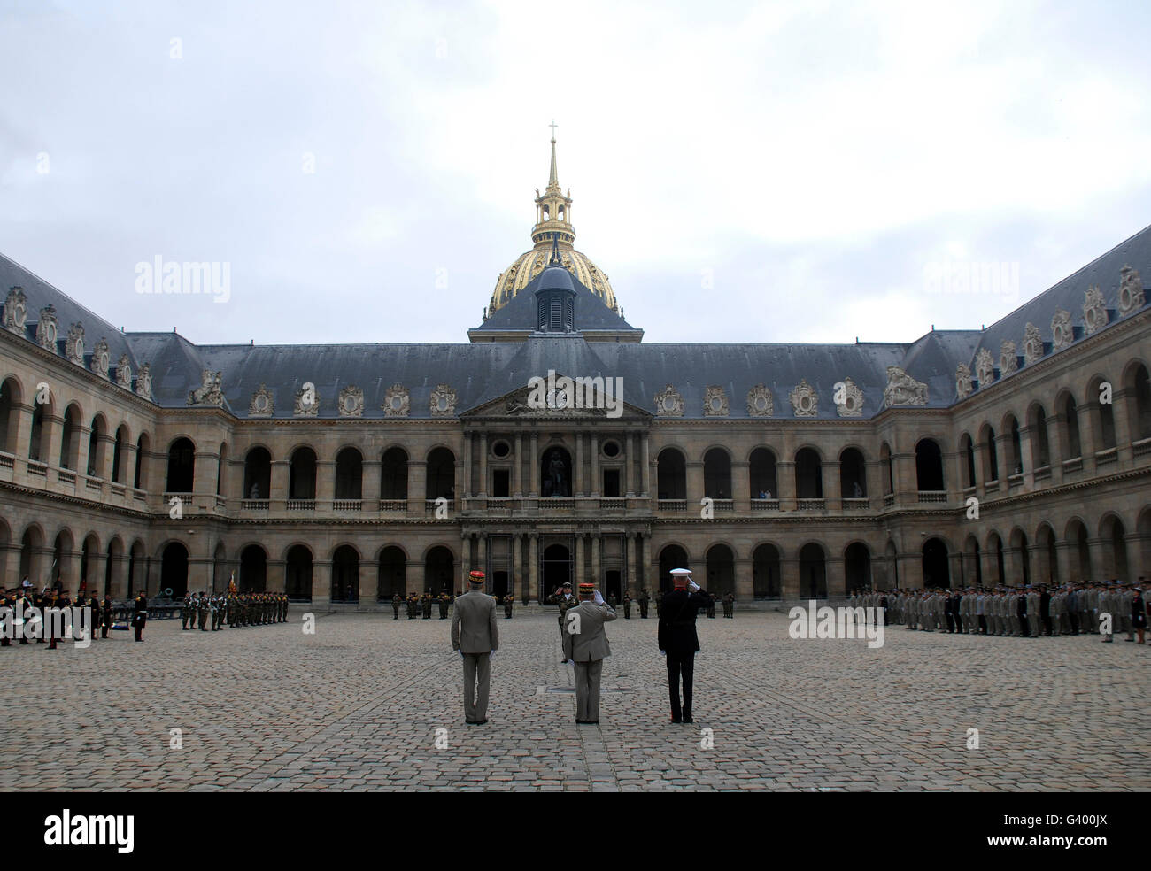 Un militare di cerimonia di premiazione presso la storica Les Invalides, Parigi, Francia. Foto Stock
