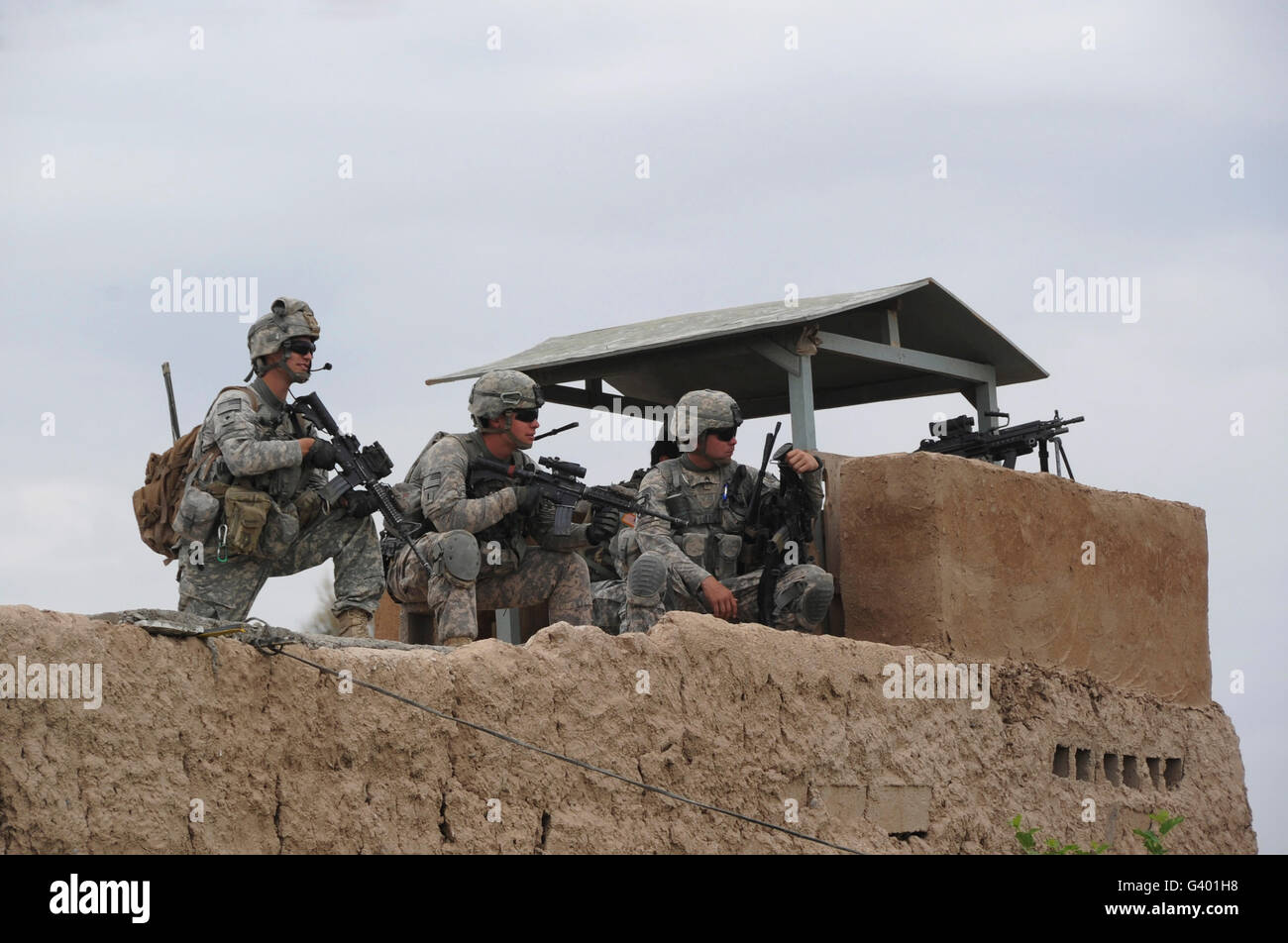 Stati Uniti Soldati fissano un perimetro durante una shura in Deh Rawud, Afghanistan. Foto Stock