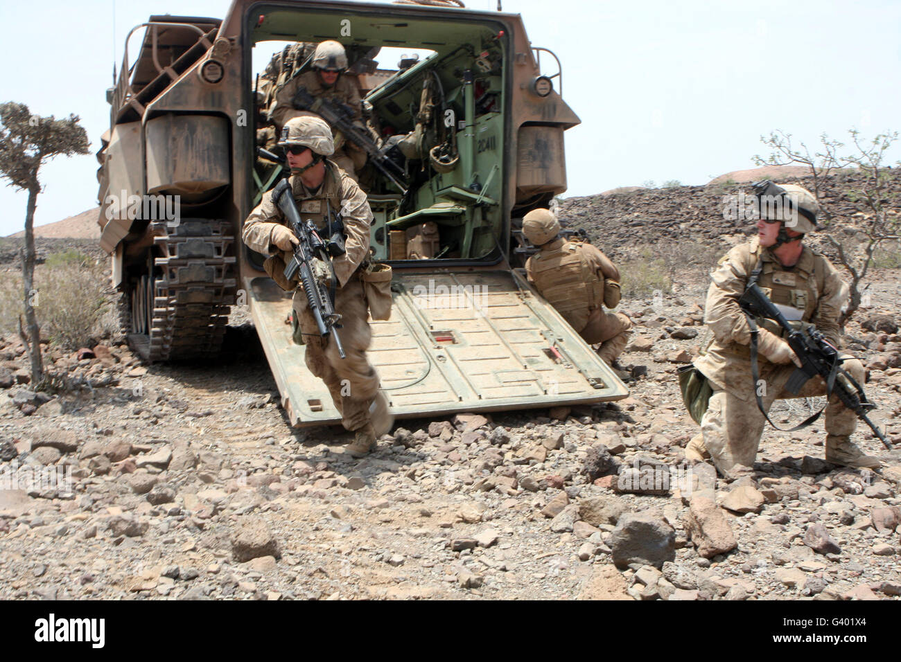 Marines americani sbarcare un assalto anfibio veicolo a Gibuti. Foto Stock