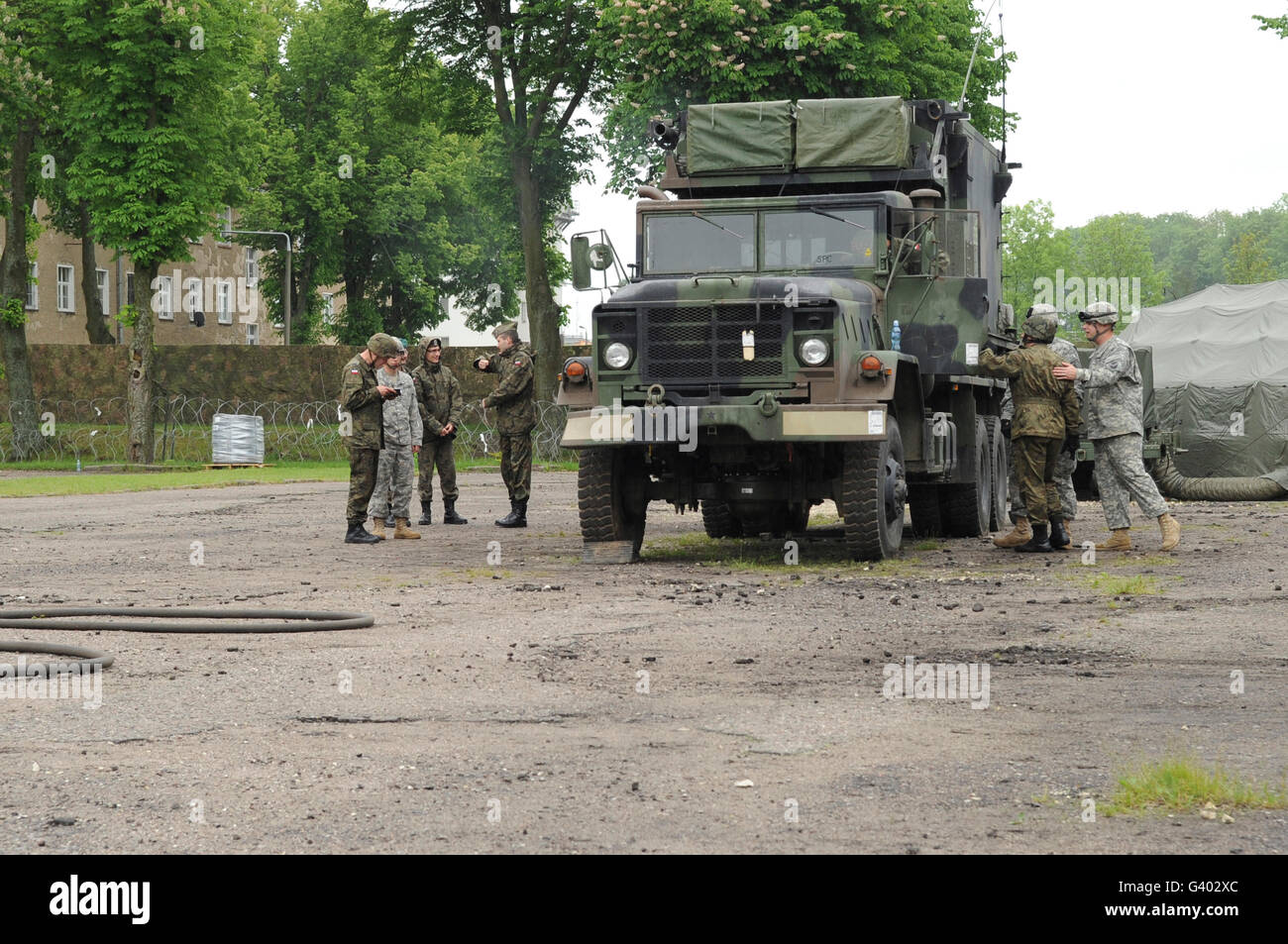 Stati Uniti I soldati di insegnare il militare polacco come utilizzare i missili Patriot sistema. Foto Stock