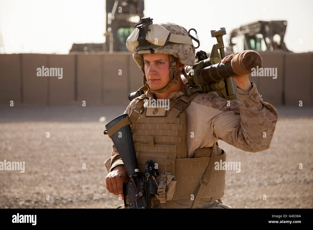 Un mortarman con gli Stati Uniti Marines a Camp Leatherneck, Afghanistan. Foto Stock