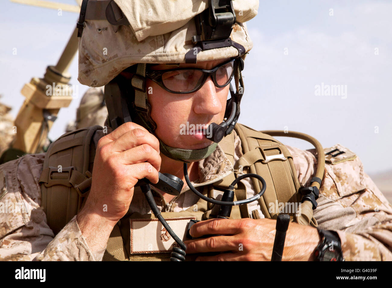 Stati Uniti I colloqui di Marine oltre la radio in Afghanistan. Foto Stock