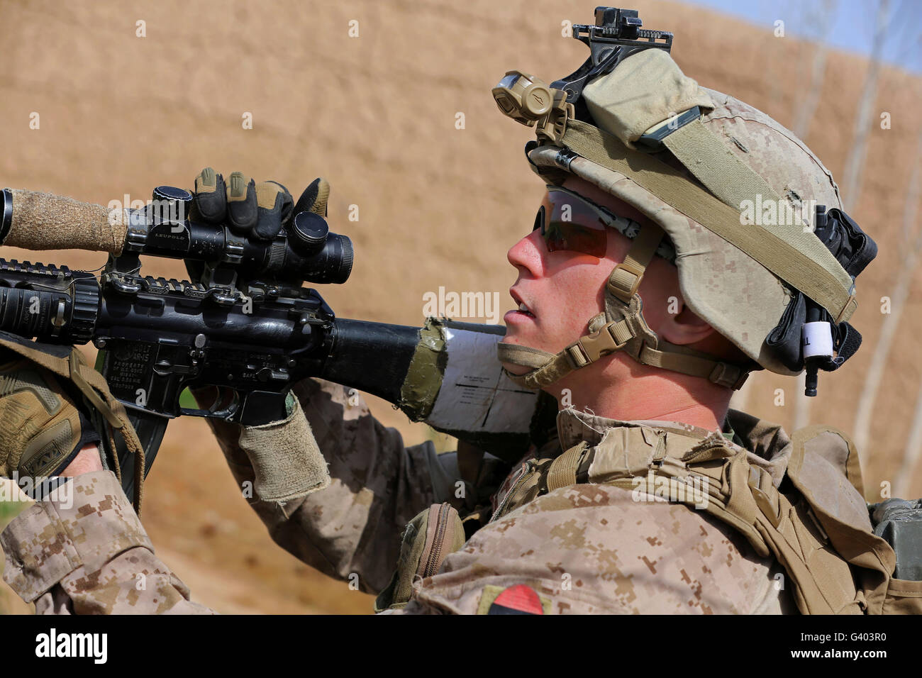 Stati Uniti Marine fornisce la sicurezza durante una pattuglia in Afghanistan. Foto Stock