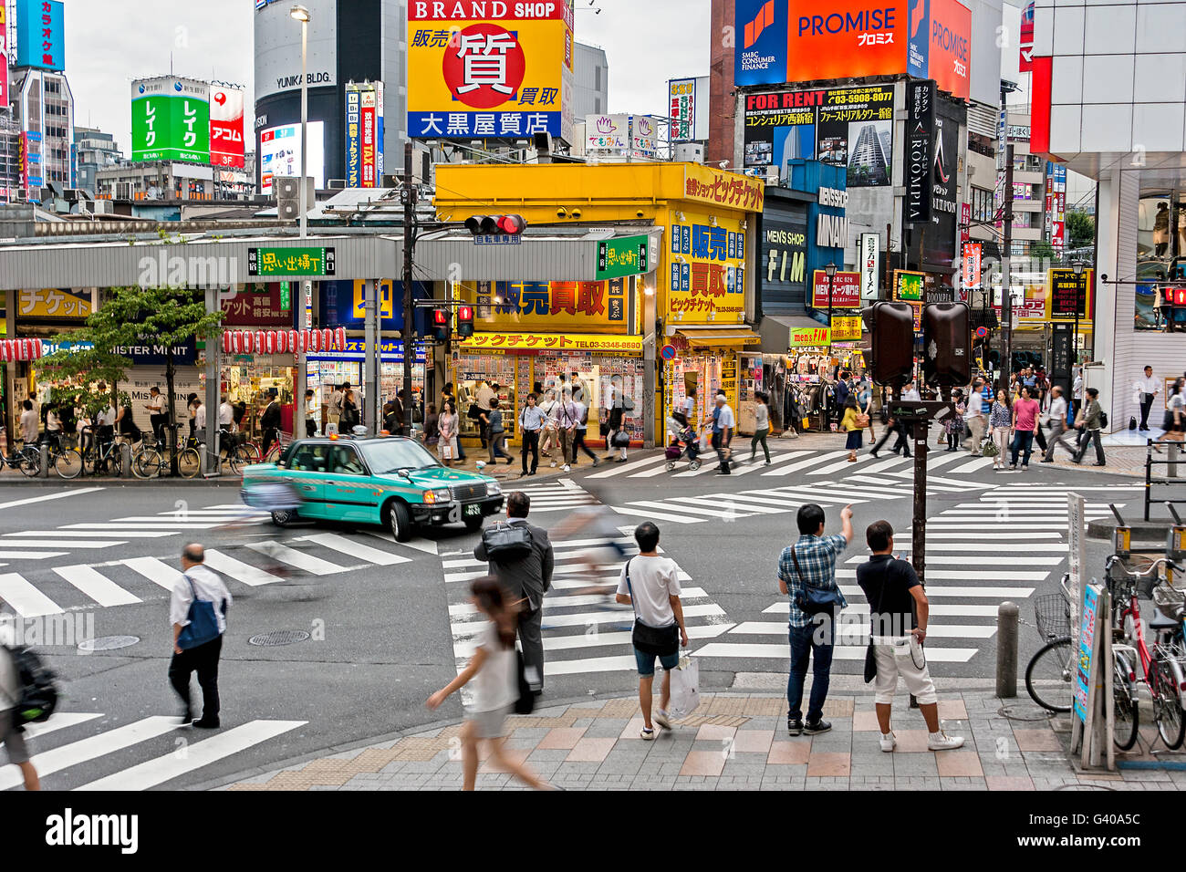 Più trafficate di Tokyo crosswalks Foto Stock