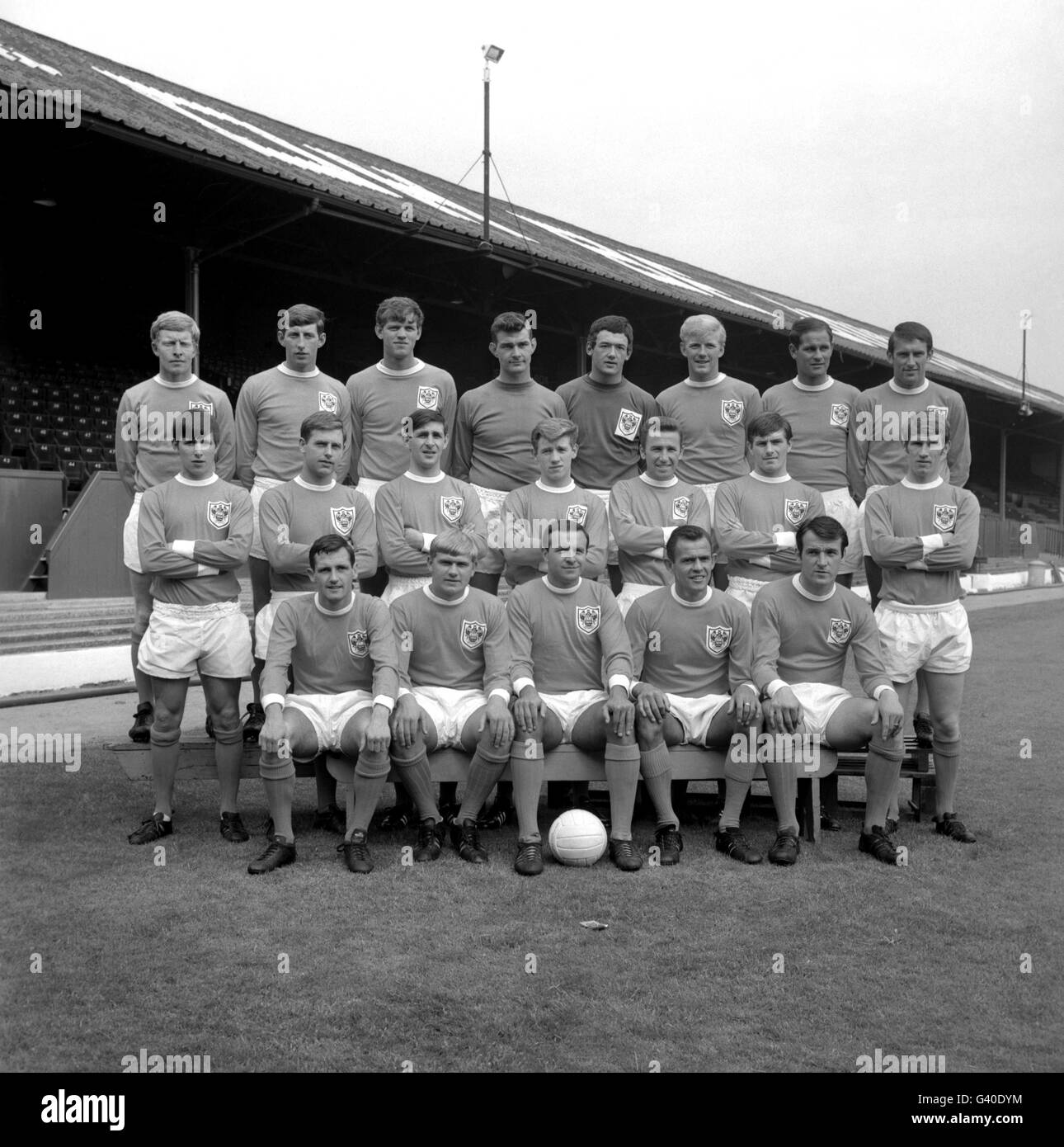 Gruppo di squadra di Blackpool. (Back row, l-r) John Green, Glyn James, Grahame Rowe, Alan Taylor, Kevin Thomas, Neil Turner, James Robson, Alan Suddick. (Riga centrale, l-r) Ronnie Brown, Gordon Milne, John McPhee, Tony Green, Tommy Thompson, Henry Mowbray, Leslie Lea. (Prima fila, l-r) Graham Oates, Gerry Ingram, Jimmy Armfield (capitano), Ray Charnley, Alan Skirton Foto Stock